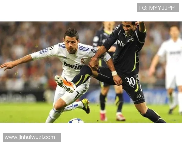 体坛颜值与实力并存的足球明星们展现运动魅力与时尚风采